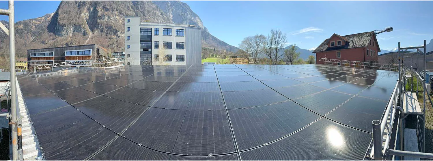 Photovoltaikanlage auf dem Betriebsgebäude der 2B Metall AG